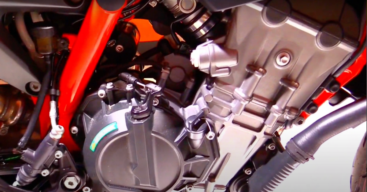 KTM 890 Duke 2024 Engine and Performance